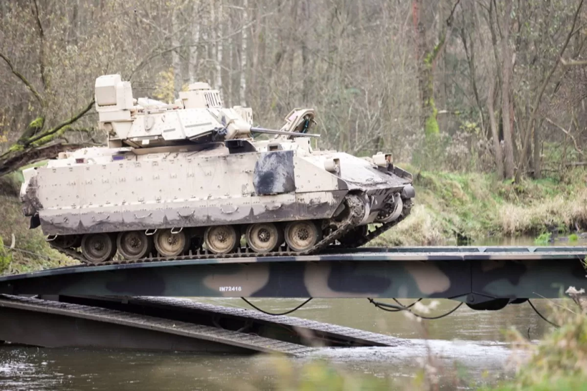 Joint US and Polish army water crossing exercises in Kwisa