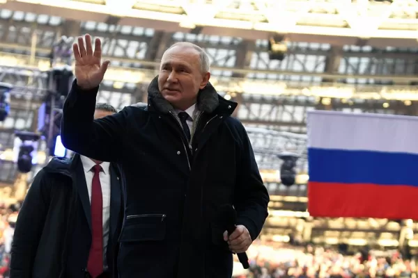 Putin se lasă aclamat de suporteri la aproape un an de la invadarea Ucrainei