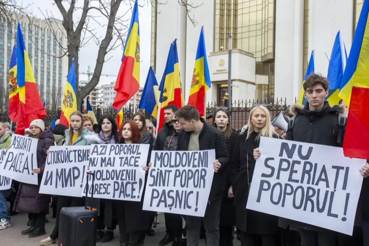  Supporters of the socialists party with placards 'peace and quiet', 'ensure peace', 'moldovans are peaceful people', 'don't scare people' protest in front of Presidency Palace in Chisinau, Moldova, 25 February 2023. 