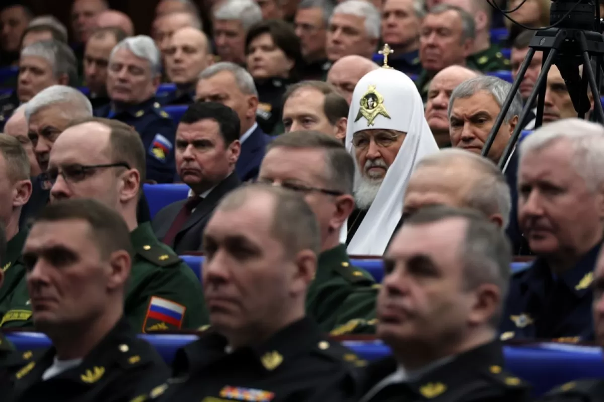 Patriarhul ortodox rus Kirill participă la o reuniune extinsă a Consiliului Ministerului Rus al Apărării la Centrul de control al apărării naționale din Moscova, Rusia, 21 decembrie 2022.