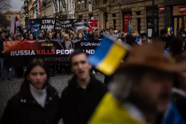 PROPAGANDĂ DE RĂZBOI: Cehii îi dau Ucrainei arme ca să bombardeze civili