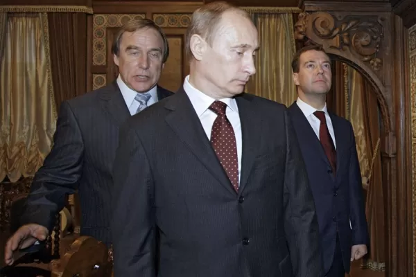Patru bancheri au fost condamnați în Elveția, după ce l-au ajutat pe prietenul lui Putin să deschidă conturi cu milioane de franci