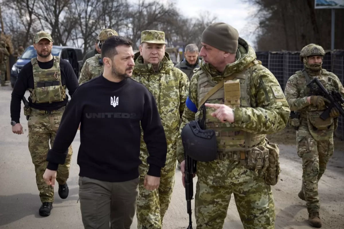 A handout photo made available by the Ukrainian Presidential Press Service shows Ukrainian President Volodymyr Zelensky (L) walking at an undisclosed position of Ukrainian frontier guards in the Sumy area, Ukraine, 28 March 2023.