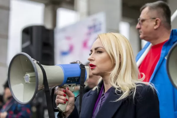 Şefa protestelor antiguvernamentale din Republica Moldova, deputata populistă Marina Tauber, a fost reţinută pe când încerca să fugă-n Israel