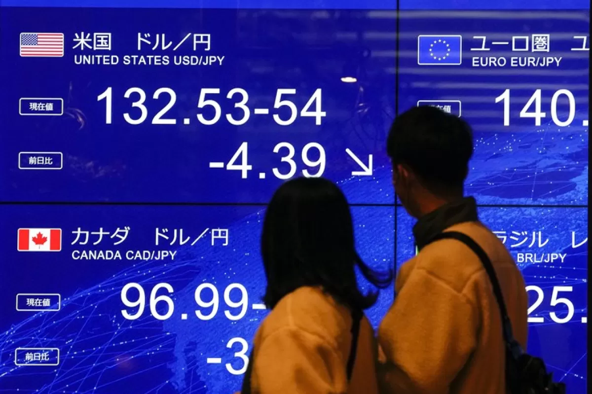 Tokyo stock plunged two month low by surprising decision by Bank of Japan