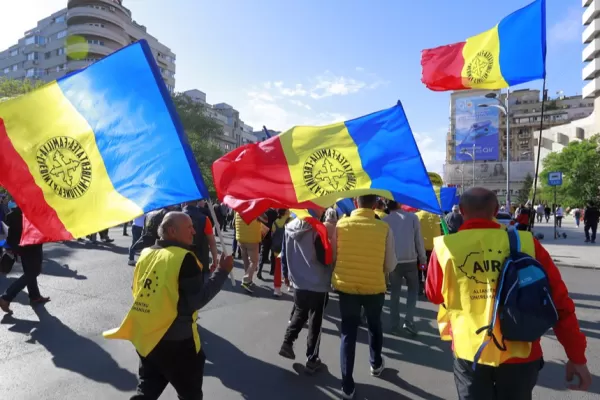 DEZINFORMARE: Guvernarea vrea să vândă România și să ia copiii românilor