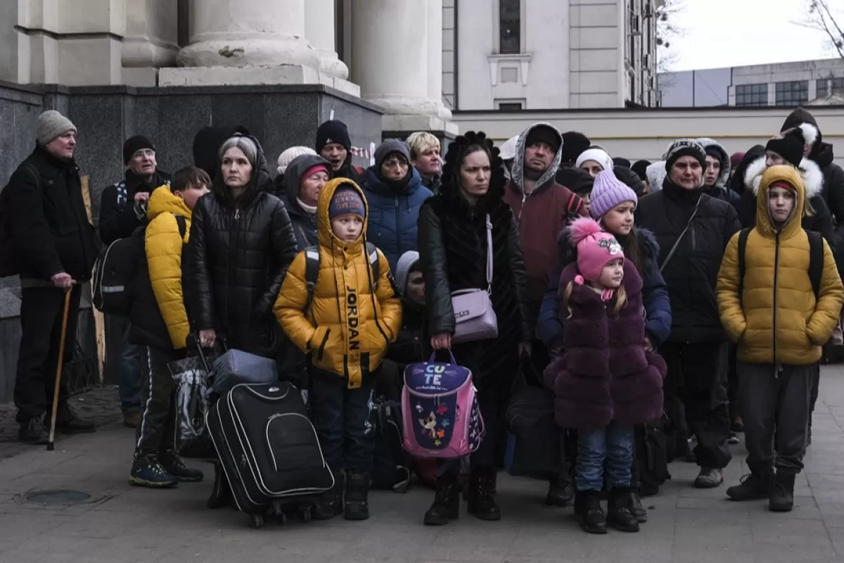Displaced Ukrainians arrive at the Lviv train station in western Ukraine