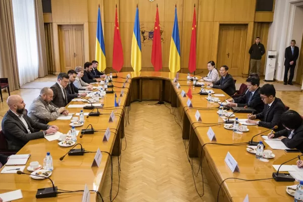 Un emisar chinez a discutat la Kiev despre soluționarea politică a războiului declanșat de Rusia