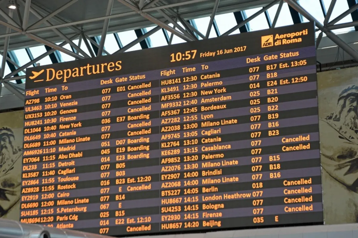 Strikes plunge Italy into transport black Friday