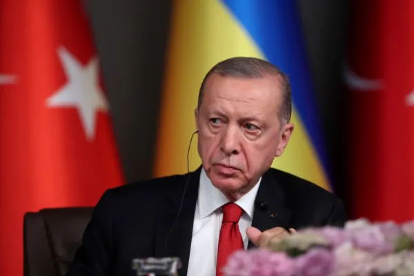 Turcia condiționează primirea Suediei în NATO de reluarea negocierilor sale cu Uniunea Europeană