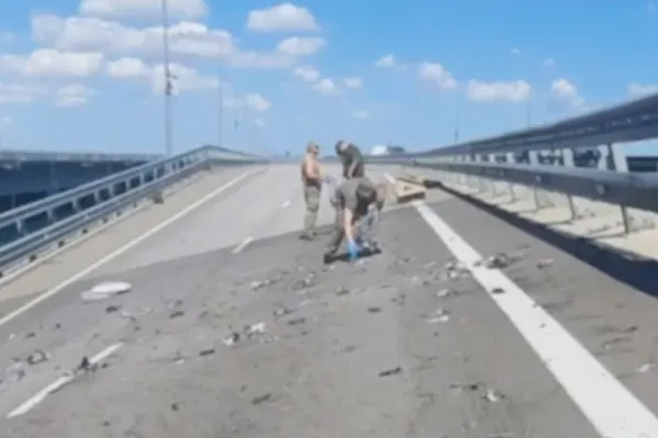 Turiști blocați în Crimeea, după atacul asupra podului care leagă peninsula anexată de Rusia