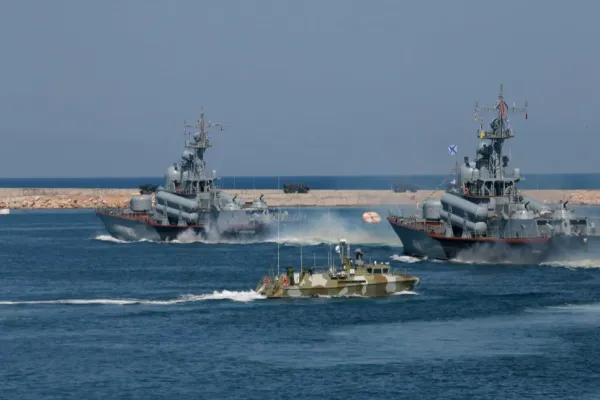 Armata rusă afirmă că a distrus două drone navale ucrainene, care i-au atacat unul dintre vasele de patrulare din Marea Neagră