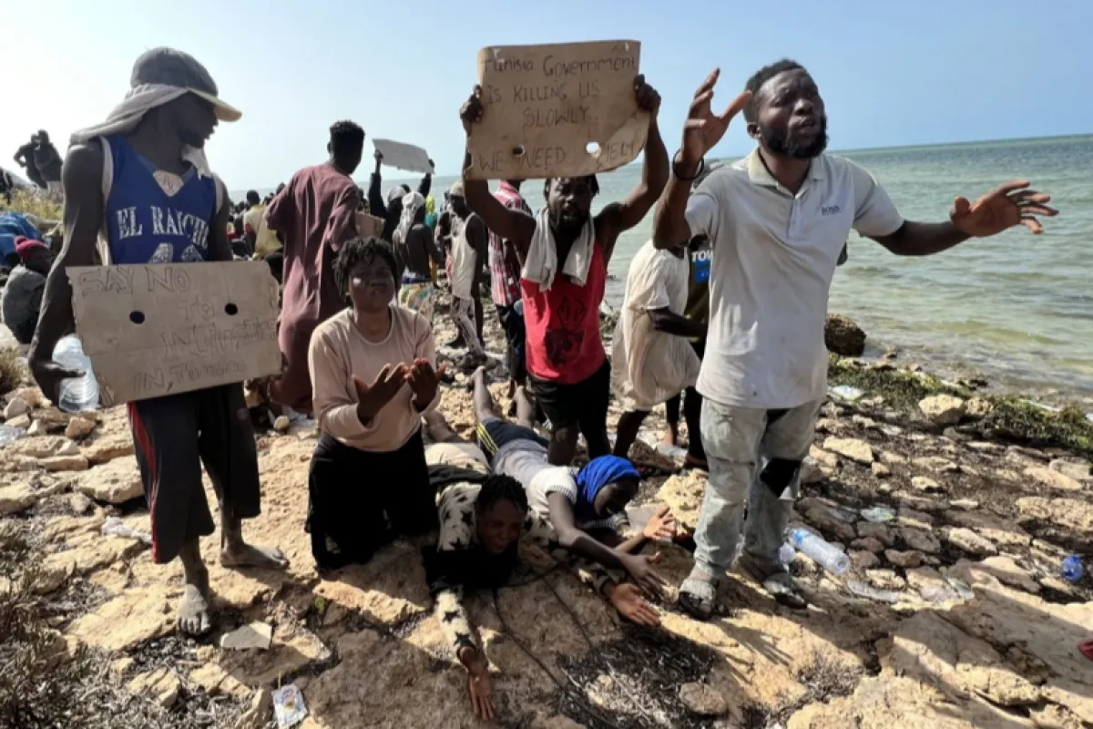 Sub-Saharan African migrants stranded at the Libyan-Tunisia border