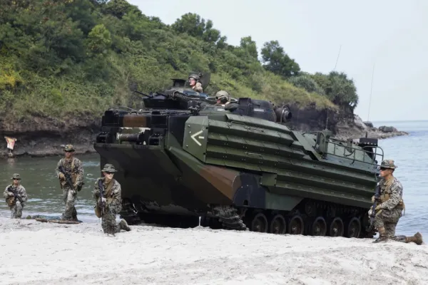 România va cumpăra 16 vehicule amfibii de asalt de la americani