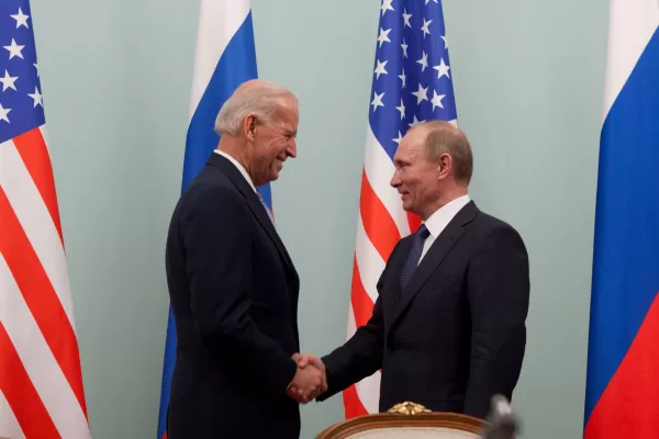 Prima convorbire Biden – Putin: un „privet” cât un „niet”