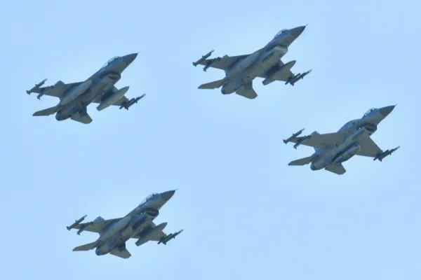 Olanda va trimite 12 avioane F-16 în România