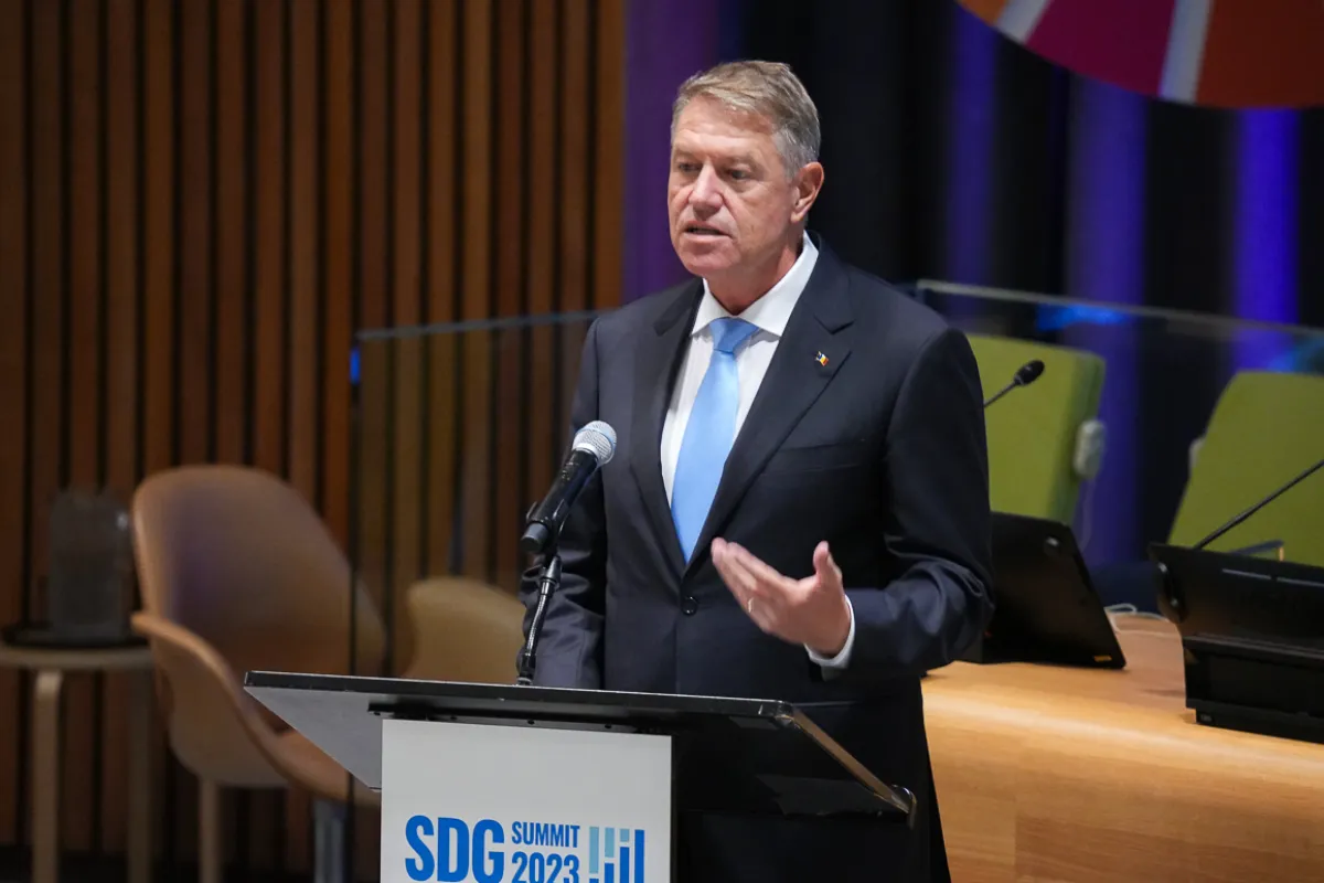 Președintele României Klaus Iohannis vorbește în cadrul celei de-a 78-a sesiuni a Adunării Generale a Națiunilor Unite, la sediul ONU, în New York City, New York, SUA, 19 septembrie 2023.