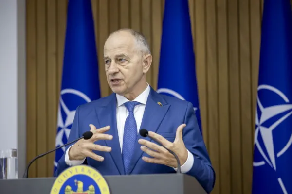Secretarul general adjunct al NATO, Mircea Geoană, primul loc în sondajele pentru alegerile prezidenţiale din România