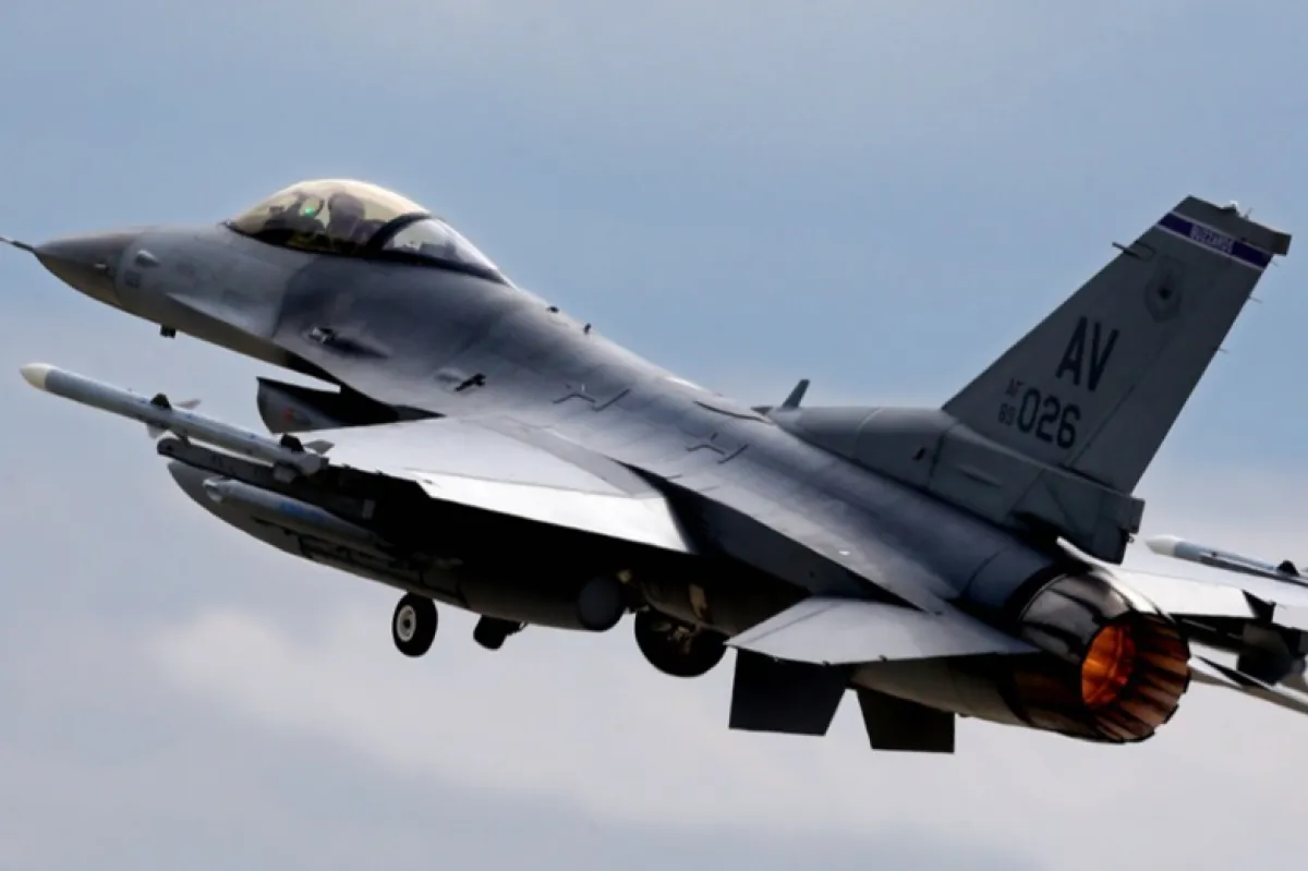 F16