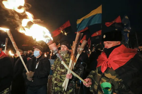 PROPAGANDĂ DE RĂZBOI: UE vrea denazificarea Ucrainei, dar Kievul se opune