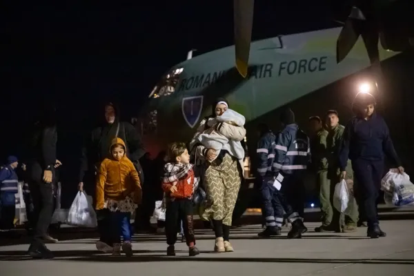 Cei 41 de cetățeni români evacuați din Gaza au ajuns la București