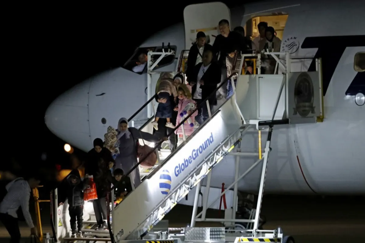 People evacuated from the Gaza Strip arrive in Bucharest