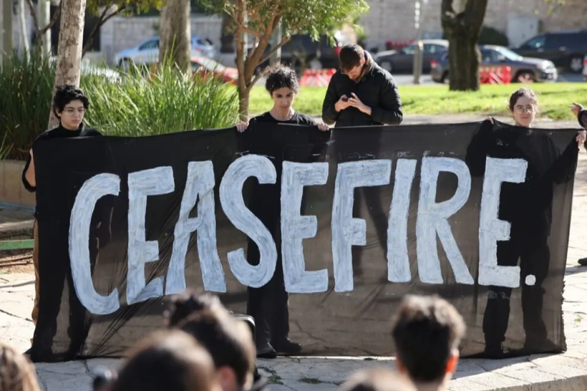Israelis hold vigil for Palestinian victims outside the US consulate in Jerusalem