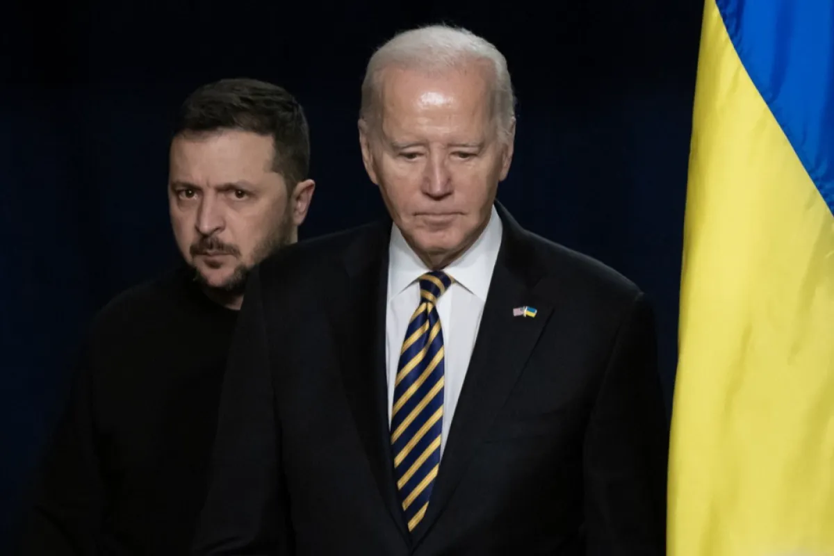 Președintele american Joe Biden și președintele ucrainean Volodymyr Zelensky intră în sală pentru a susține o conferință de presă comună, Casa Albă, Washington, SUA, 12 decembrie 2023.
