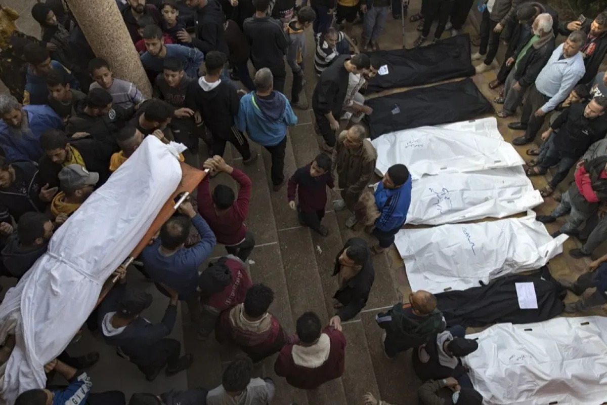 More injured and dead Palestinians arrive to Nassser hospital in Southern Gaza Strip