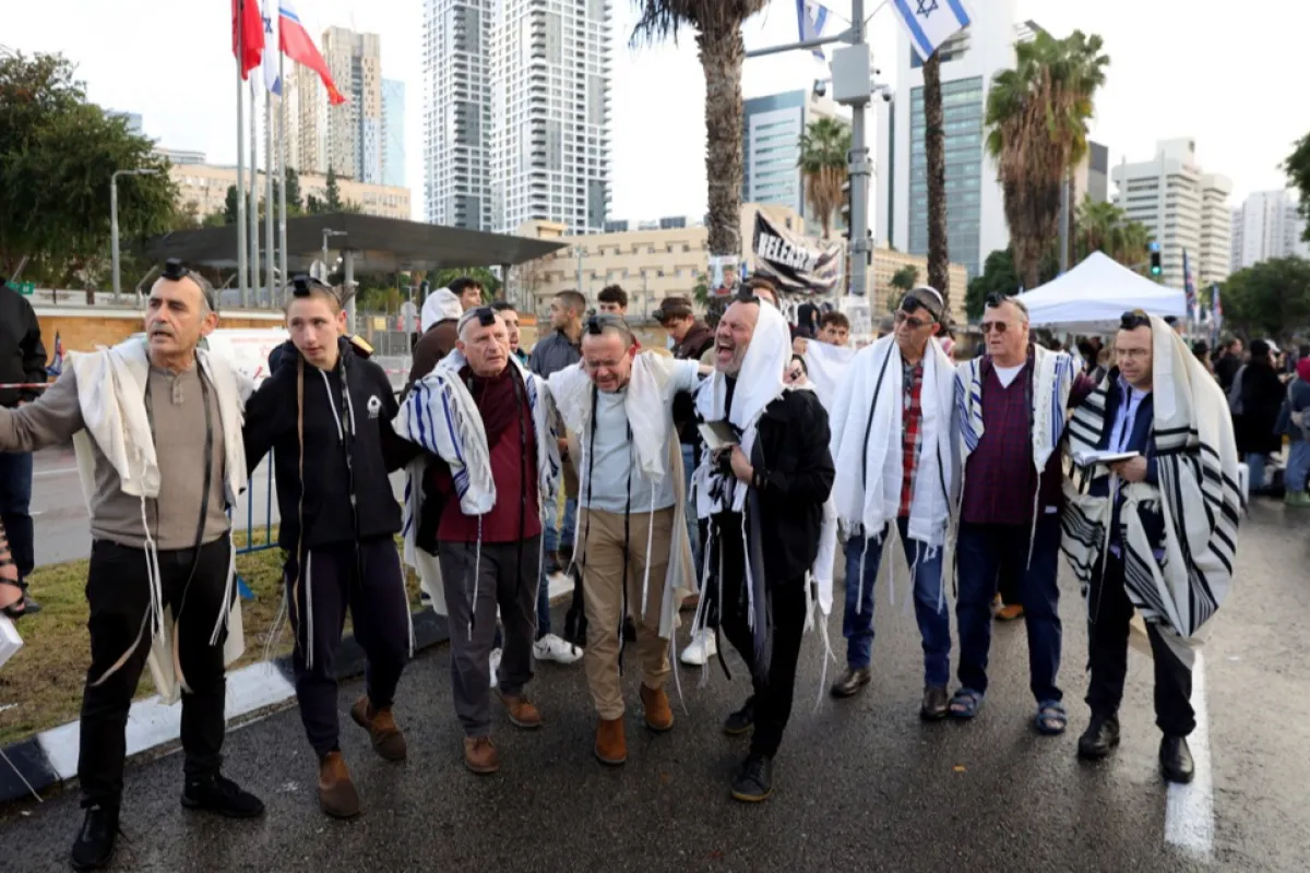 Hostages' families rally in Tel Aviv to mark 100th day since their captivity in Gaza