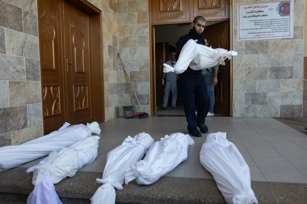 Palestinians mourn their dead as Israel continues to strike Gaza