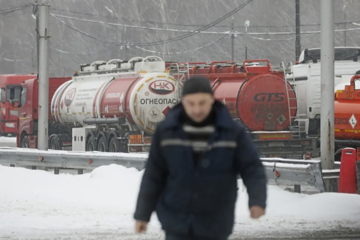 Russian president bans Russian oil exports to countries that imposed price caps