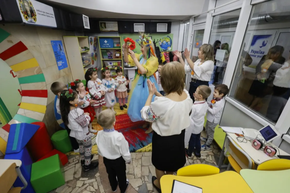 Underground classes for pre-school children in Kharkiv's metro
