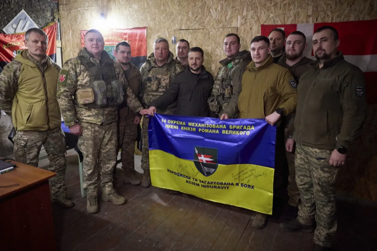 President Zelensky visits frontline positions of Ukrainian troops in the Kupyansk