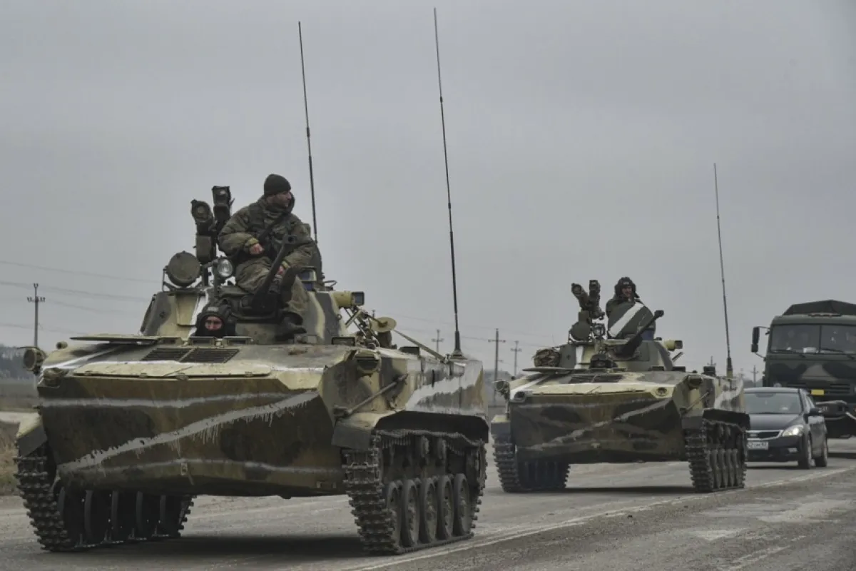 Russian troops in Crimea head to mainland Ukraine