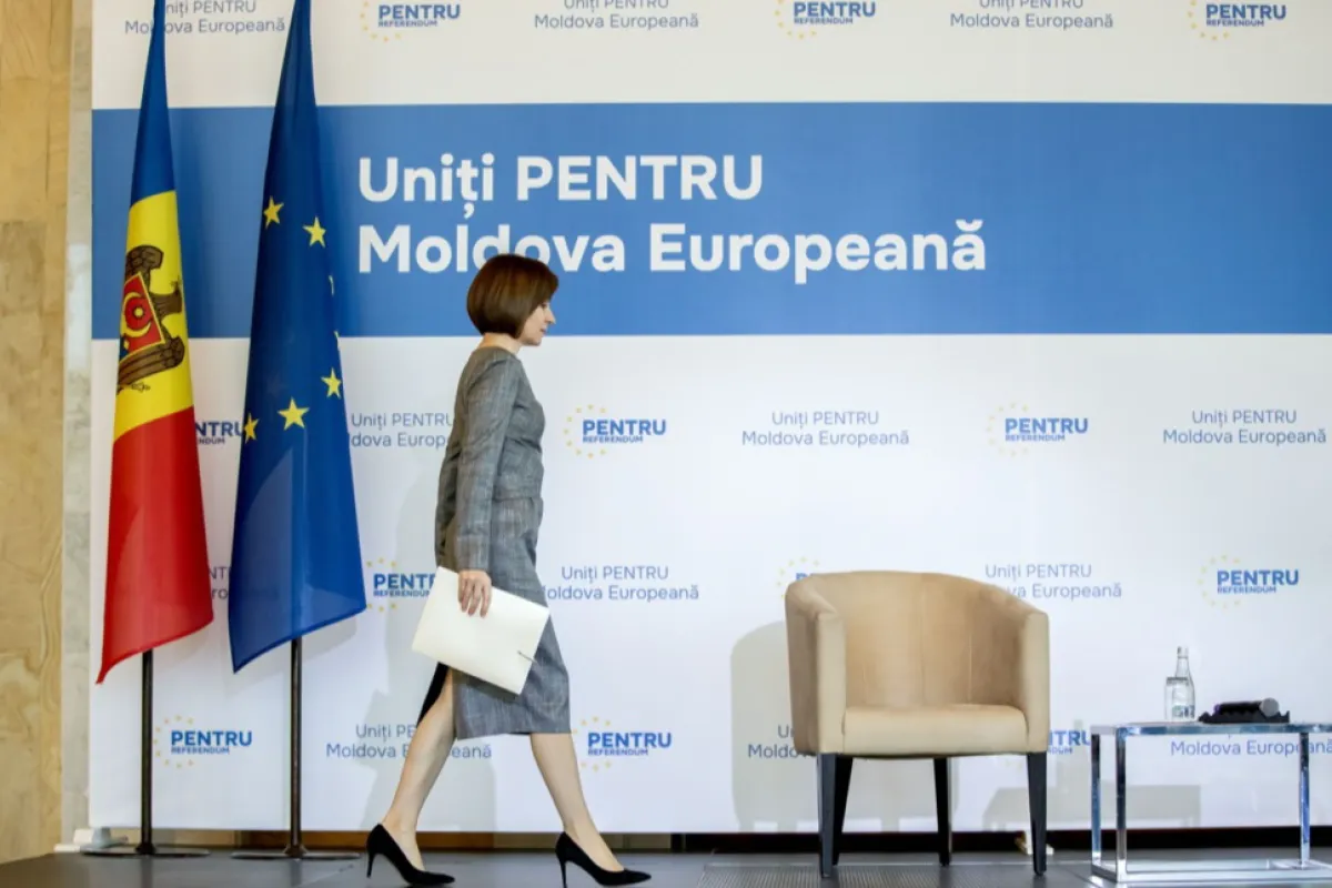 Președintele Republicii Moldova Maia Sandu sosește la conferința de presă la Palatul Republican din Chișinău, Moldova, 18 martie 2024. Sandu a vorbit despre securitatea regională și amenințările economice și necesitatea aderării la UE.