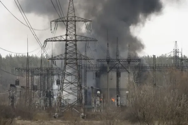 Rusia şi Ucraina îşi atacă reciproc infrastructura energetică
