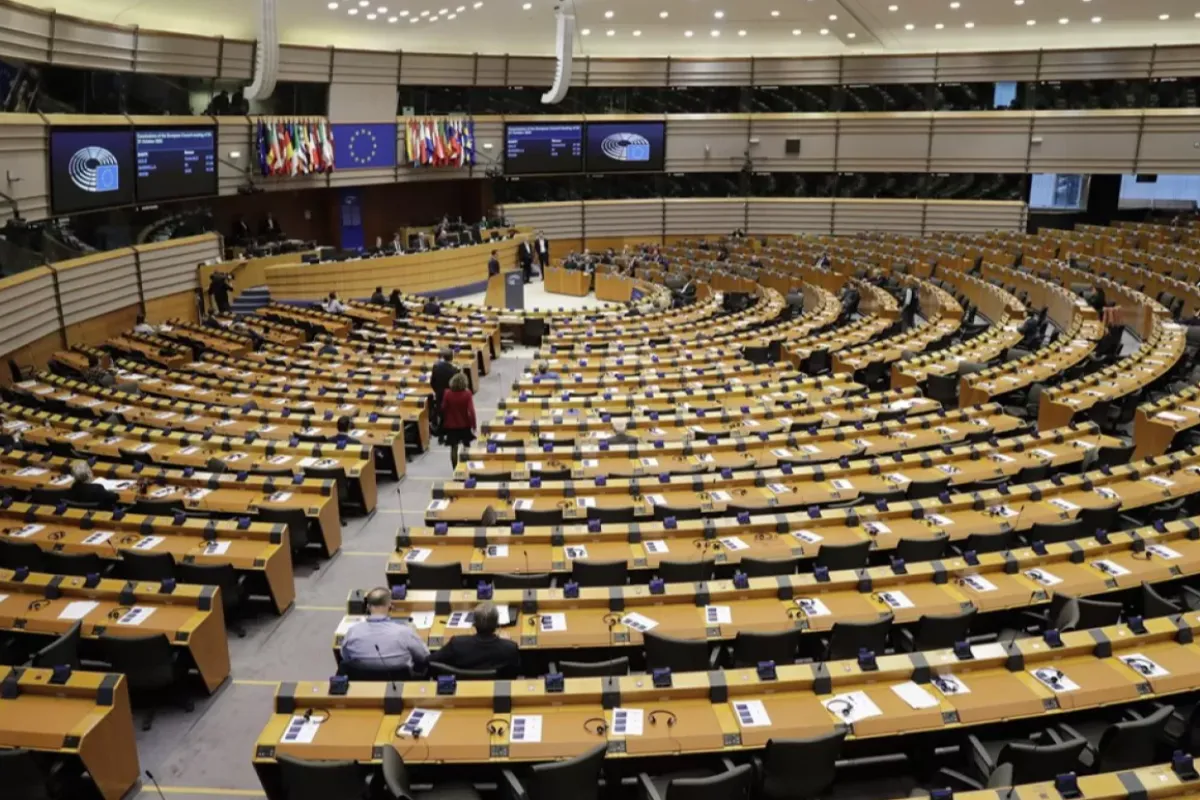  Hemiciclul în timpul unei dezbateri la o mini sesiune plenară a Parlamentului European la Bruxelles, Belgia, 9 noiembrie 2022.