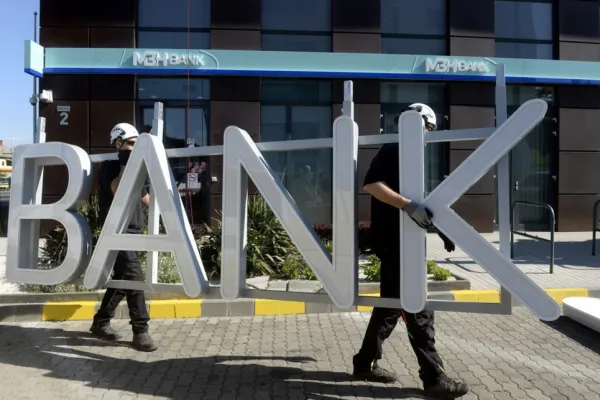 Ministerul Finanţelor a împrumutat aproape 2 miliarde de lei de la bănci