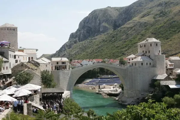 Bosnia judecă un naţioalist sârb pentru glorificarea crimelor de război.